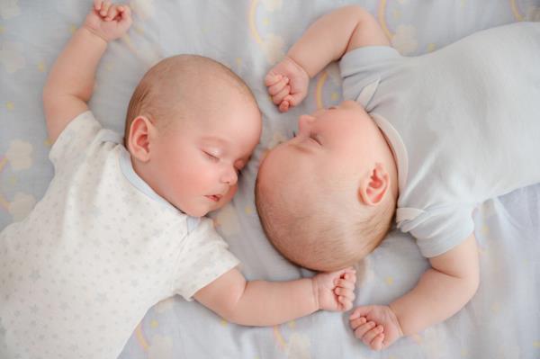 让你的双胞胎入睡的有效方法